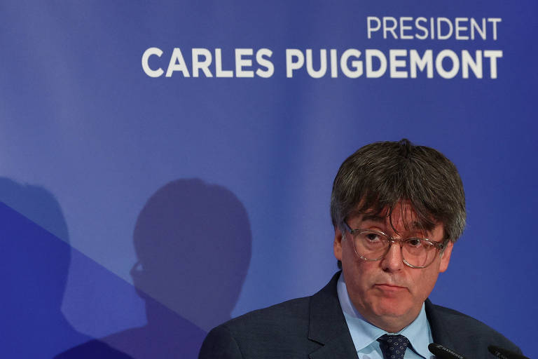 Líder separatista catalão Carles Puigdemont em entrevista coletiva em Bruxelas, na Bélgica