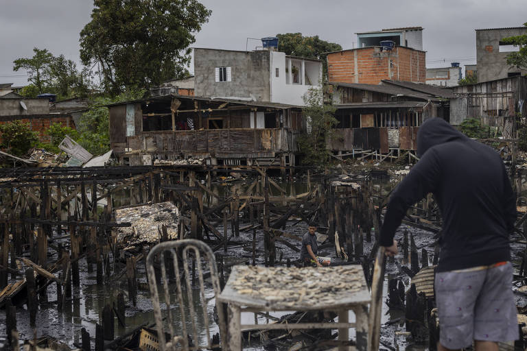 'Preciso conquistar tudo de novo', diz mulher que perdeu a casa em incêndio em Santos