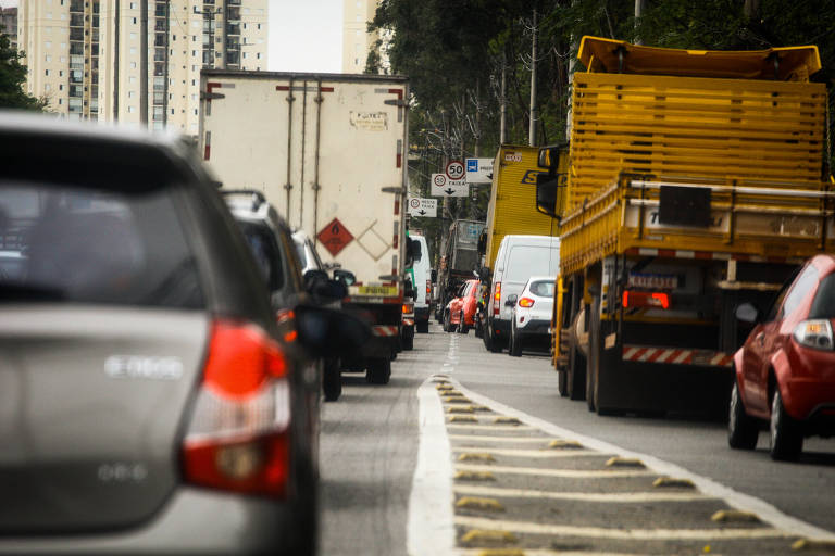São Paulo tem mais de 1.000 km de congestionamento na saída para o feriado