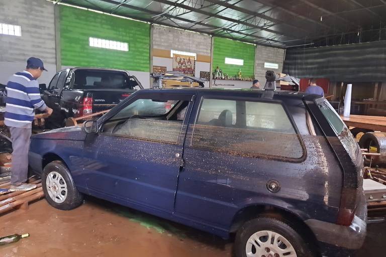 Em Nova Bassano, os bombeiros também tiveram muito trabalho; as ruas ficaram alagadas, deixando dezenas de pessoas desalojadas e diversas residências danificadas