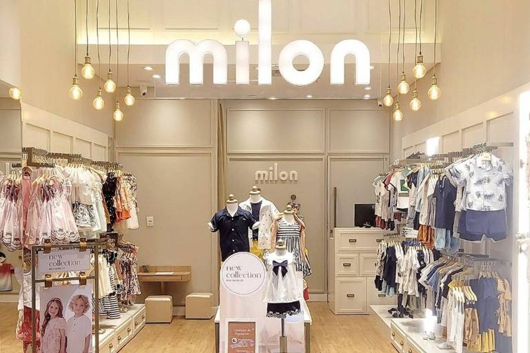 loja com roupas de crianças e com o nome Milon à frente