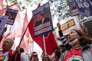Comemoracao do 7 de Setembro: Concentracao de manifestantes  para a Marcha dos Excluidos  na praca Oswaldo Cruz  no Paraiso