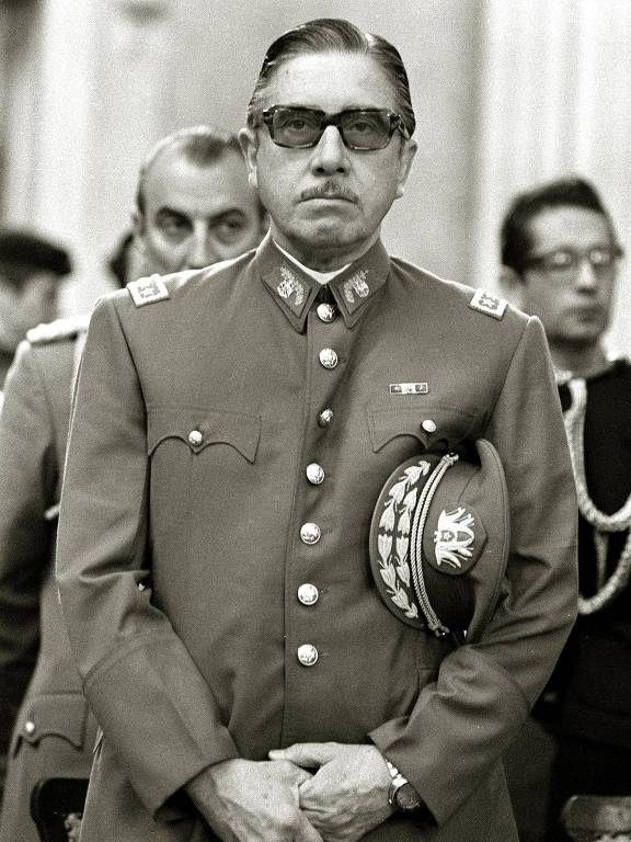 Augusto Pinochet (1915-2002): General assumiu liderança do Exército chileno depois que outros se recusam a dar um golpe de Estado e acumulou chefia do Executivo do país pelos 17 anos em que durou o regime; na imagem, ele em cerimônia comemorativa do Dia da Independência