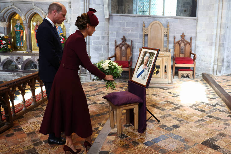 Rei Charles 3º agradece ao povo em marco de morte da rainha Elizabeth 2ª