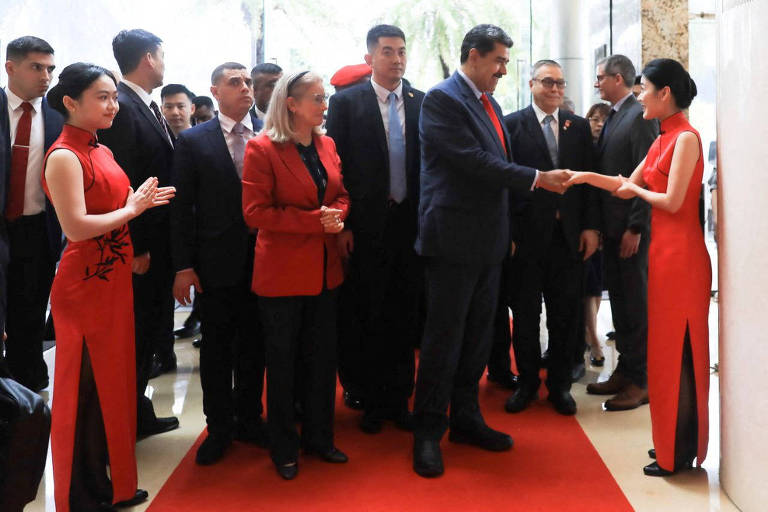 Maduro vai à China e fortalece relações 'sólidas como rocha' com Pequim