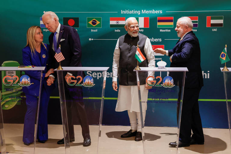 A primeira-ministra da Itália, Giorgia Meloni, conversa com o presidente dos EUA, Joe Biden, ao lado do premiê da Índia, Índia, Narendra Modi, e do presidente Lula no lançamento da Aliança Global de Biocombustíveis, no G20, em Nova Déli

