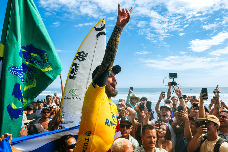 Surfista Filipe Toledo anuncia pausa na carreira em 2024
