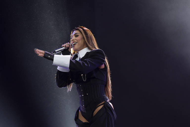 A cantora brasileira Pabllo Vittar se apresenta no palco The One, durante show no quinto e último dia do The Town, evento realizado no Autódromo de Interlagos