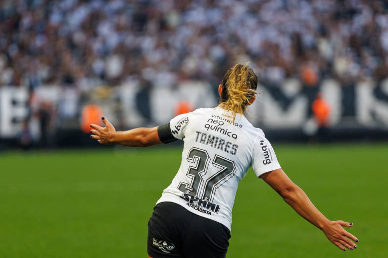 Corinthians busca virada e conquista o quinto Brasileiro feminino com  Arthur Elias