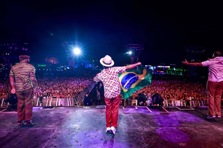 Bruno Mars repete músicas e êxito em segunda e última apresentação no The Town