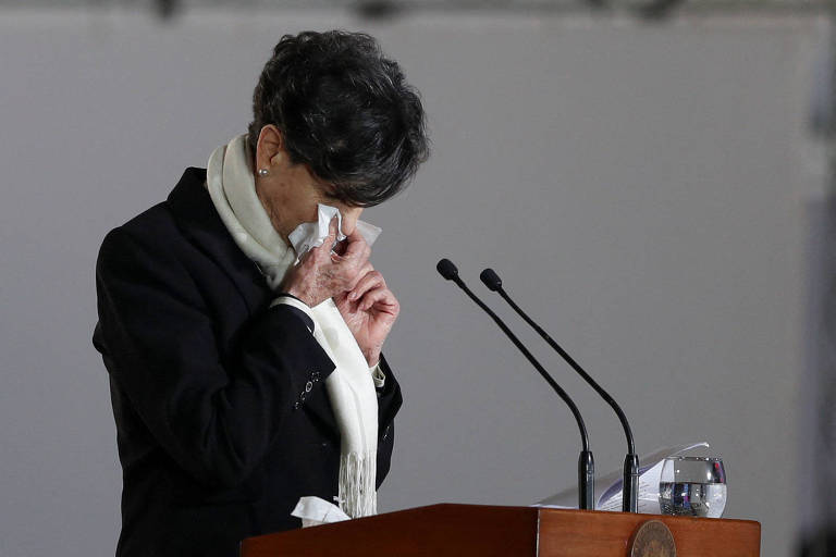Isabel Allende, senadora e filha de Salvador Allende, emociona-se em discurso