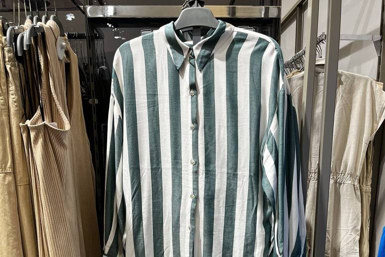 Riachuelo recolhe roupa associada ao Holocausto de suas lojas depois de críticas