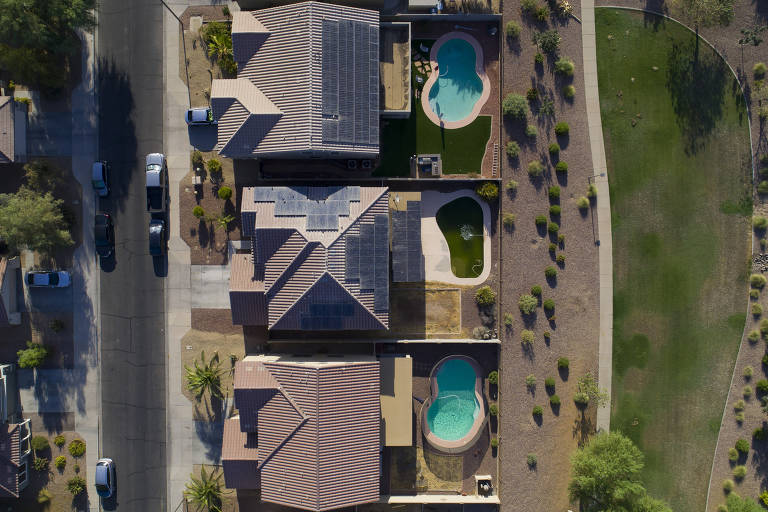 Na área mais valorizada, em Buckeye, as mansões mantêm suas piscinas, que também são abastecidas com a água subterrânea