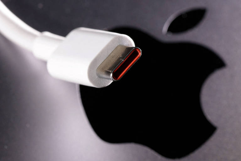 USB tipo C (foto) deve ser novo padrão adotado pela Apple a partir do iPhone 15