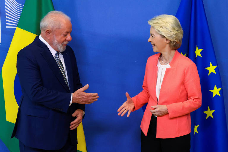 Lula conversa com Ursula von der Leyen, presidente da União Europeia, durante encontro em Bruxelas, na Bélgica