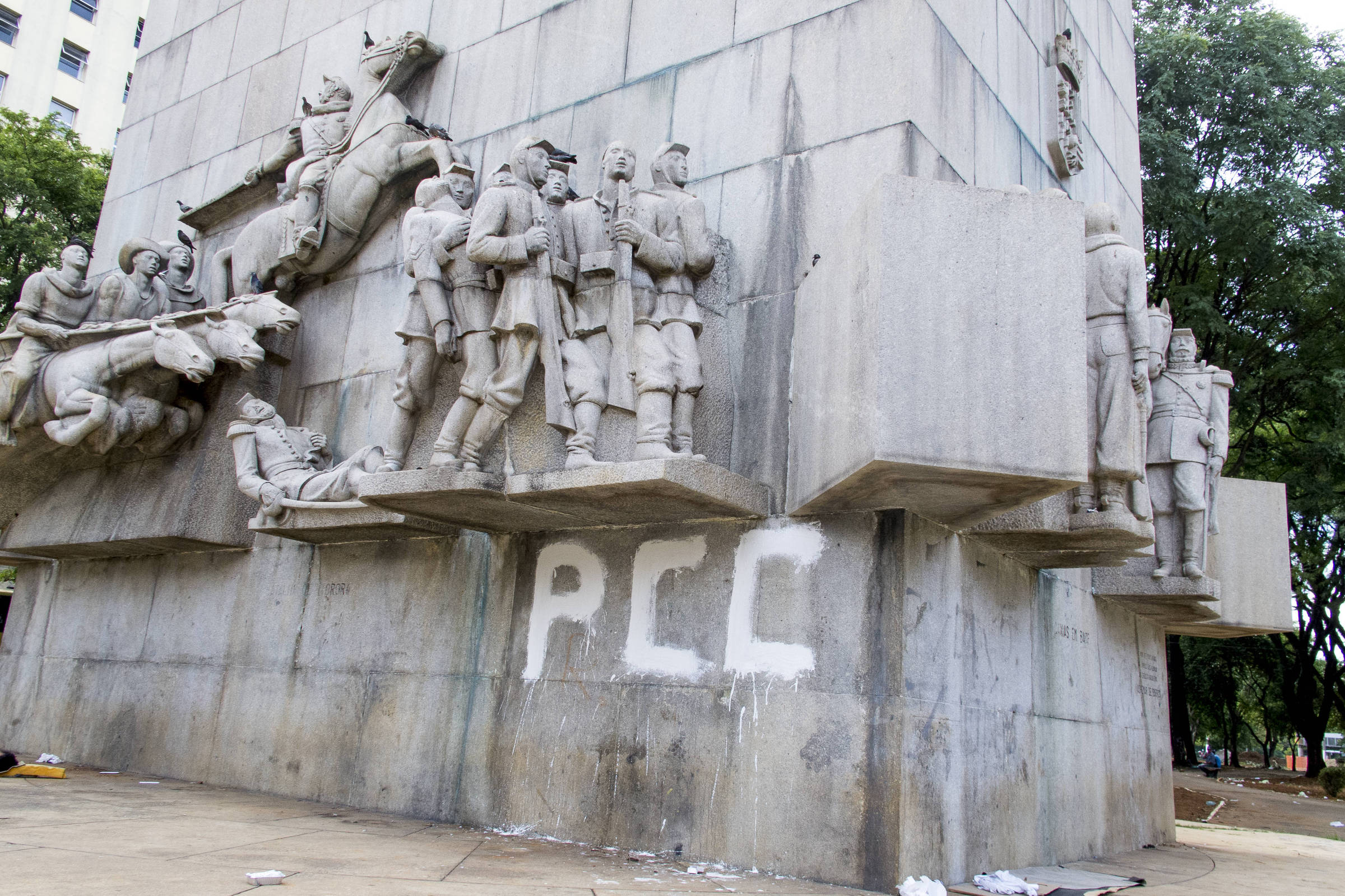 Lucro com Pix atrai PCC para roubos de celular em bairros nobres de SP -  São Paulo - Estadão : r/brasil