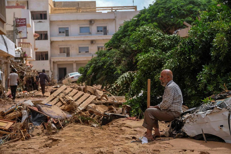 Enchente no leste da Líbia arrasta bairros inteiros e deixa milhares de mortos 