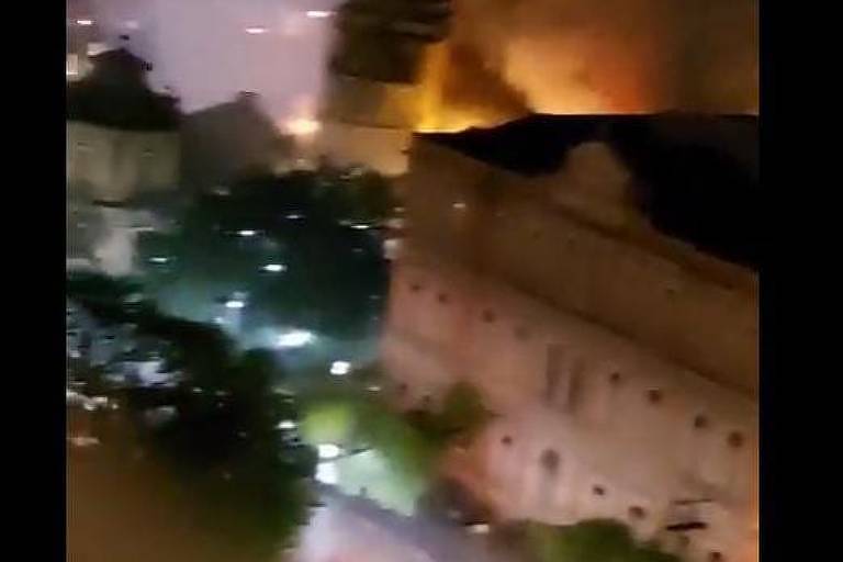 Incêndio atinge prédio da Universidade Federal do Rio Grande do Sul