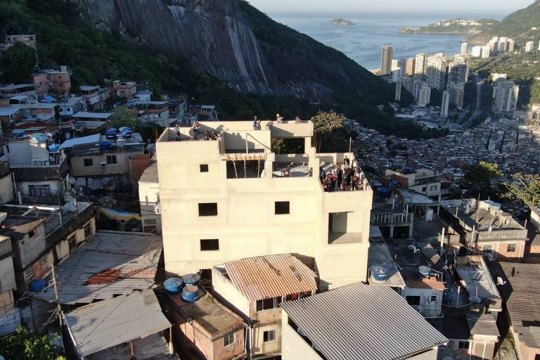 Mansão de R$ 2,5 milhões é demolida na Rocinha