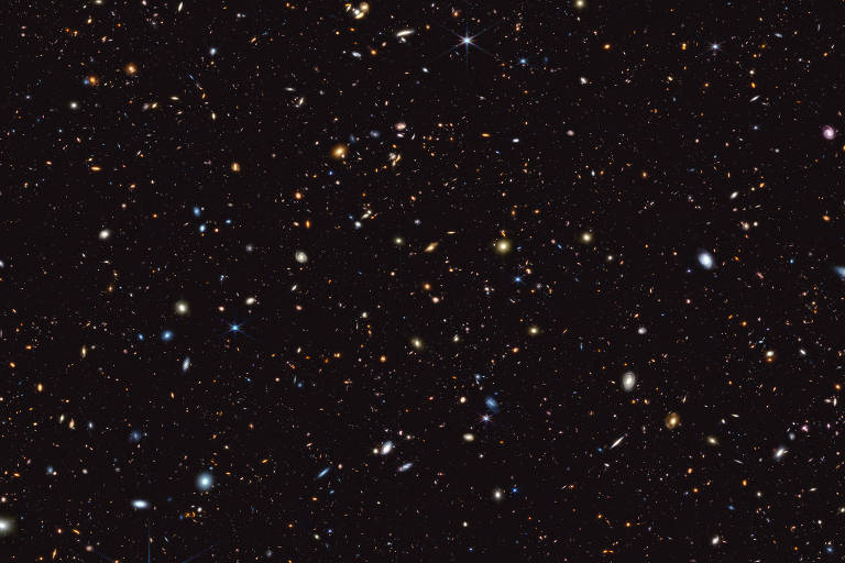 Imagem infravermelha do telescópio espacial James Webb mostra uma área do céu conhecida como Goods-Sul, na qual tem mais de 45 mil galáxias visíveis