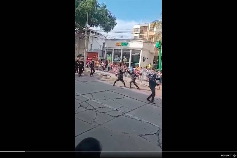 Posts usam vídeo de luta de policiais penais em Cuiabá para satirizar desfile do 7 de Setembro