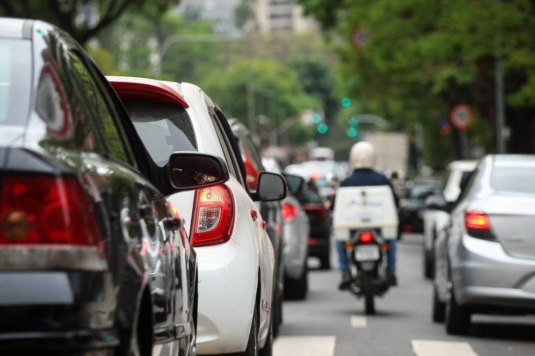 Com 1.350 km de lentidão, São Paulo tem recorde de congestionamento em 2023