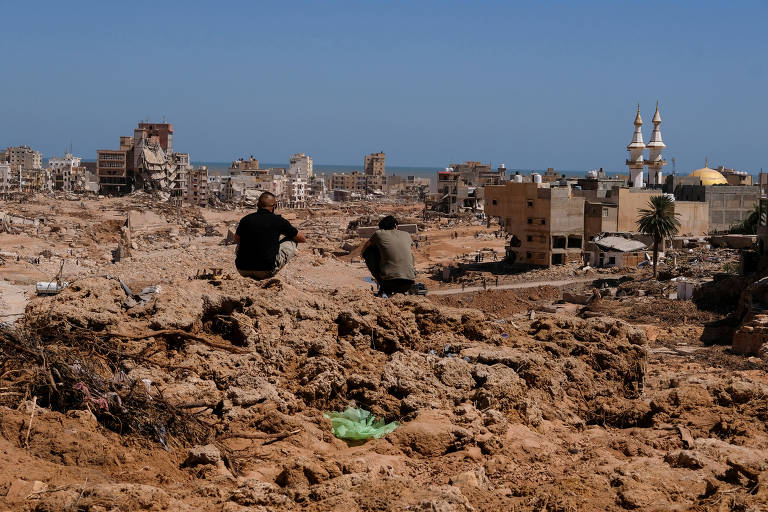 Enchente no leste da Líbia arrasta bairros inteiros e deixa milhares de mortos na cidade de Derna