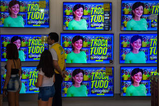 TVs à venda em loja do Magazine Luiza em SP