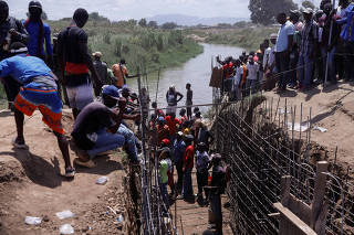 Hundreds leave Dominican Republic ahead of Haiti border shutdown