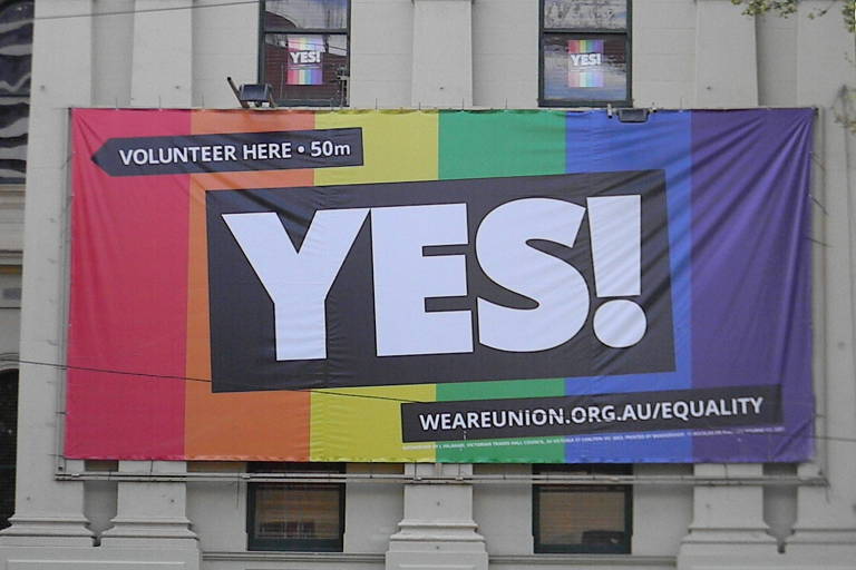 Cartaz em defesa do casamento homoafetivo na Austrália, aprovado em 2017