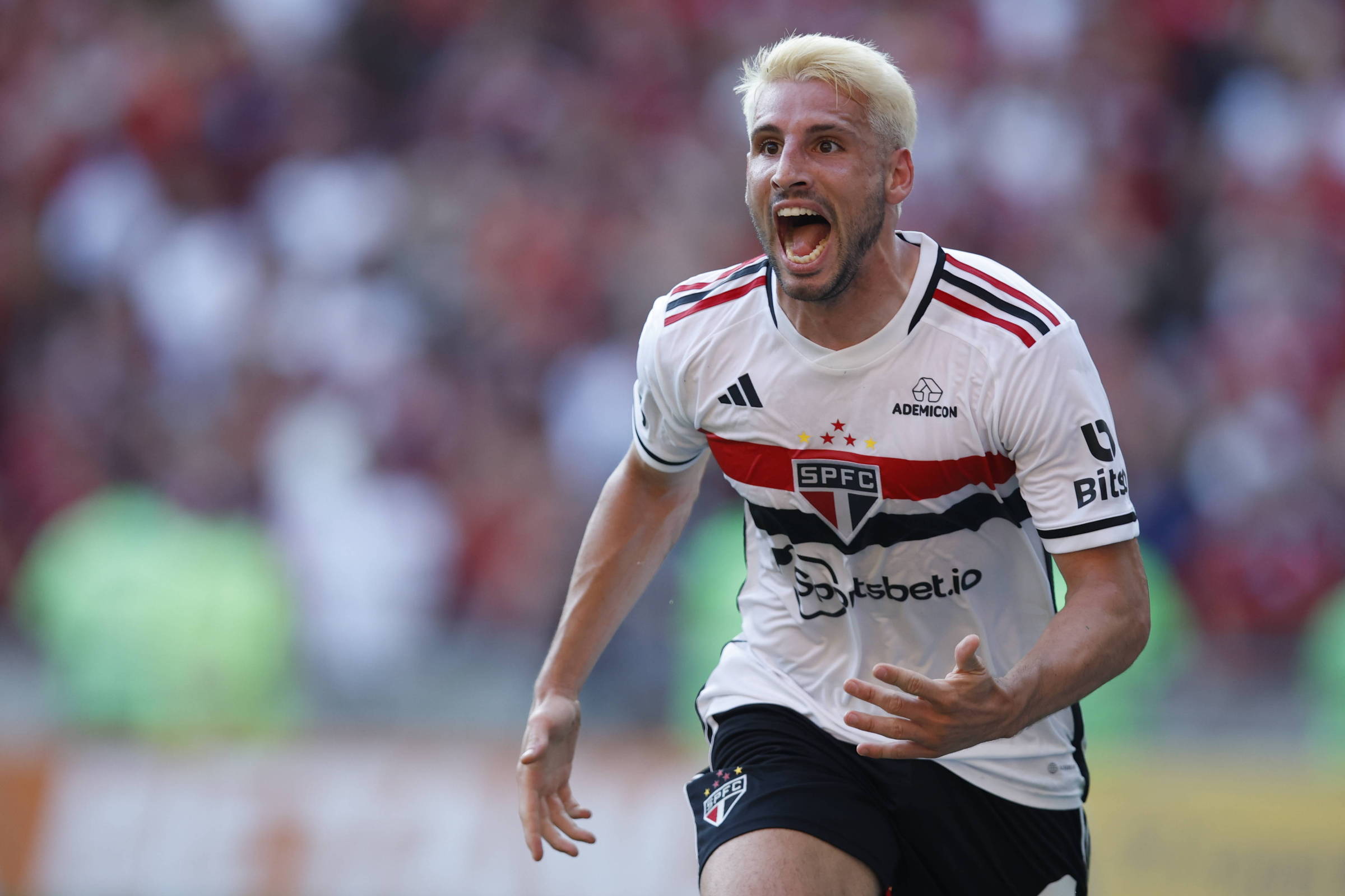 São Paulo é superior no Maracanã contra Flamengo e abre vantagem na final  da Copa do Brasil