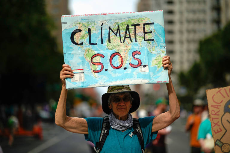 Manifestantes fazem protesto em Nova York contra mudança climática; veja fotos