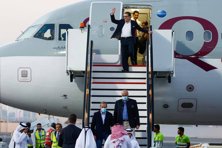 Cidadãos americanos desembarcam em Doha após negociações entre Washington e Teerã