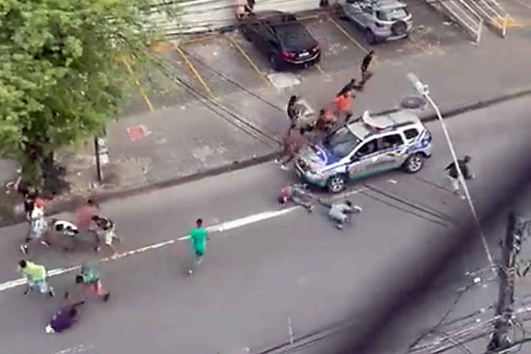 PM atropela grupo de pessoas que brigavam em avenida no Recife
