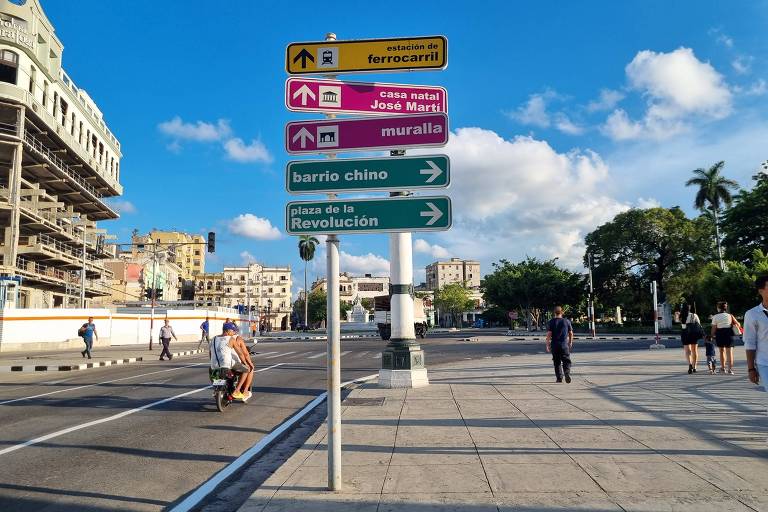 Placas no centro de Havana