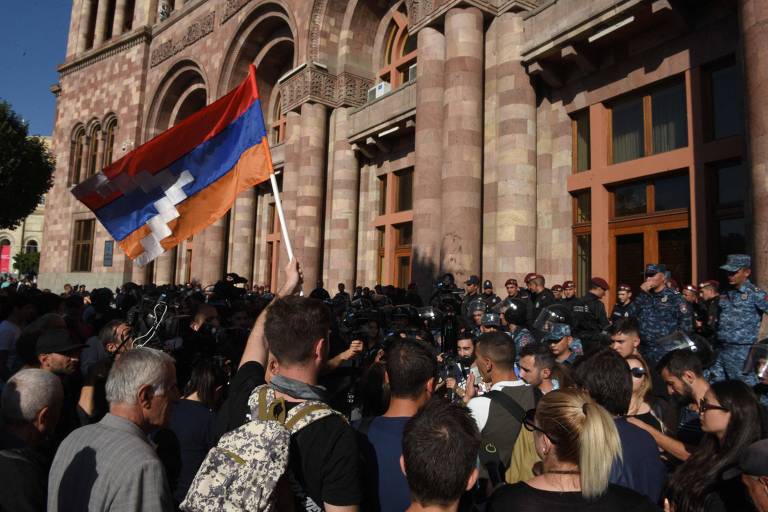 Azerbaijão toma região armênia e gera temor de limpeza étnica