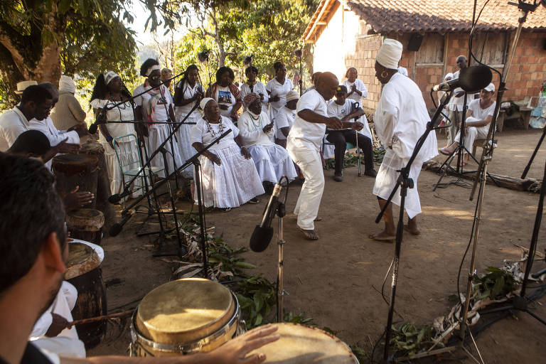 Álbum resgata a influência do jongo no samba e busca preservar a dança tradicional