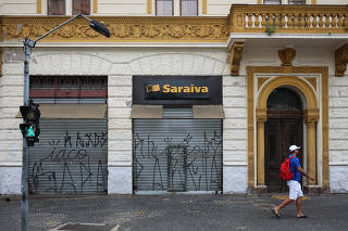 Loja da livraria Saraiva fechada, na Praça da Sé 