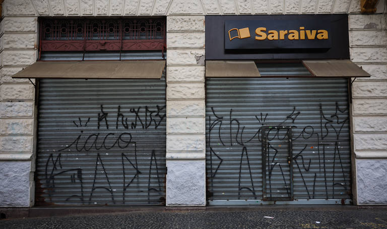 Leitores comentam demissões na livraria Saraiva e redução da Selic