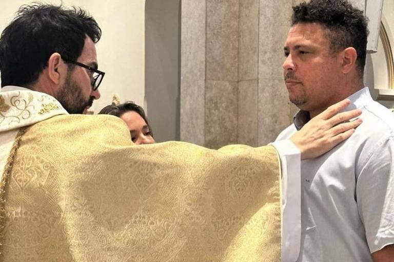 Ronado Nazário, o Fenômeno, se batizou aos 47 anos na Igreja Católica e teve a cerimônia celebrada pelo padre Fábio de Melo: 'Me sinto regenerado'
