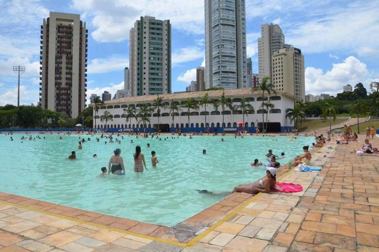 .Piscina do CERET, na zona leste de São Paulo, é a maior piscina pública da América Latina e uma das opções para os paulistanos se refrescarem no calor intenso