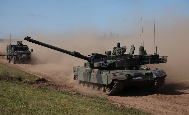 Tanque sul-coreano K2 durante exercício militar na Polônia