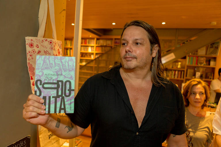 O escritor Santiago Nazarian