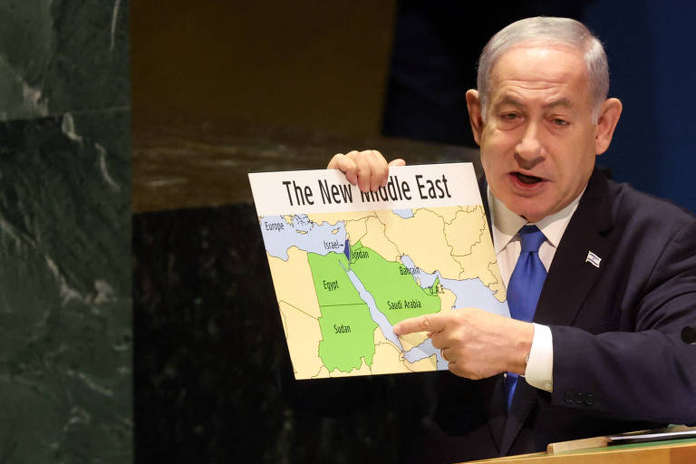 Benjamin Netanyahu mostra mapa do Oriente Médio, no qual a Faixa de Gaza está incluída no território israelense