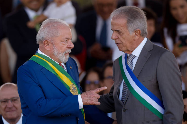 Governo Lula quer acelerar PEC contra militares na política e negocia remuneração