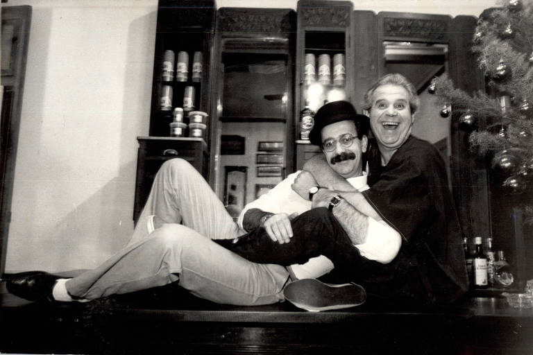 Os empresários Wladimir Soares e Antônio Maschio, donos do restaurante Spazio Pirandello, posam para foto em 1985