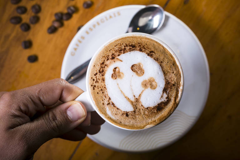 Café com leite fica mais barato e alivia consumidor após disparada