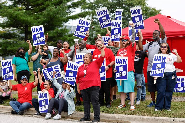 Trabalhadores da Stellantis em greve no estado de Michigan, nos Estados Unidos