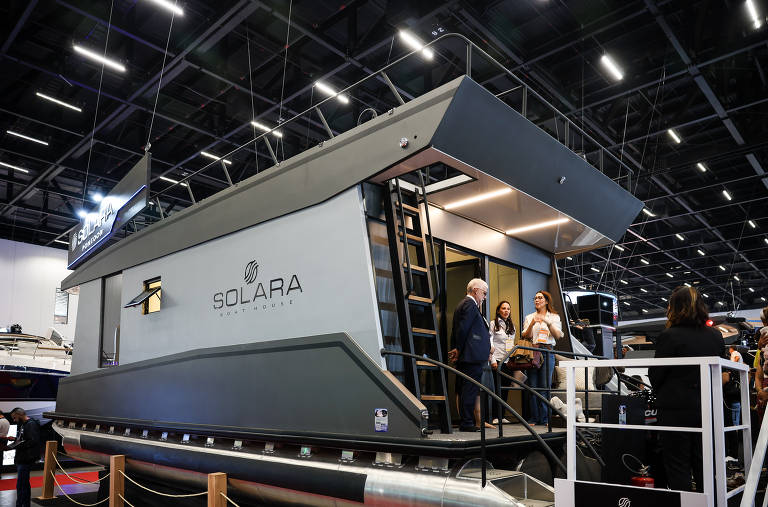 Solara Boat House, casa flutuante, no estande da Solara