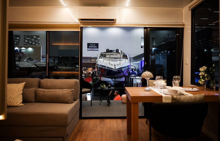 Casa flutuante no estande da Solara, no São Paulo Boat Show